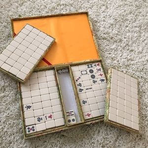 Full Mahjong Set with Embroidered Case